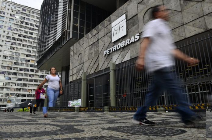 Venda de ações da Petrobras em poder da Caixa movimentará R$ 7,2 bi