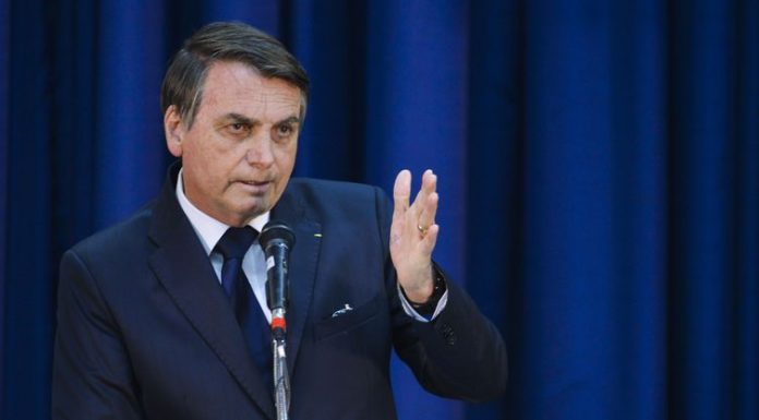 Bolsonaro cogita indicar filho para ser embaixador nos EUA