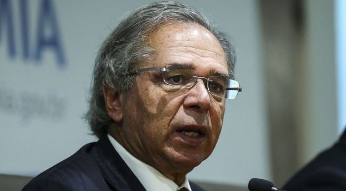 Celular do ministro Paulo Guedes é hackeado