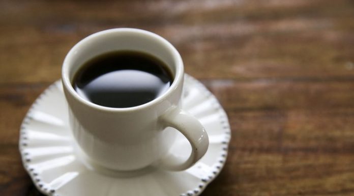 Excesso de café aumenta chance de pressão alta em pessoas predispostas