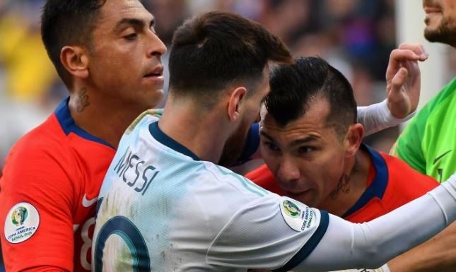 Copa América: Messi é expulso, mas Argentina vence Chile e fica em 3°