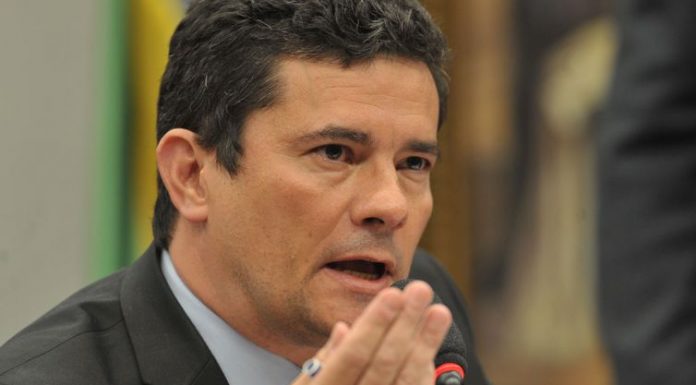 Moro se licencia do cargo para período de férias