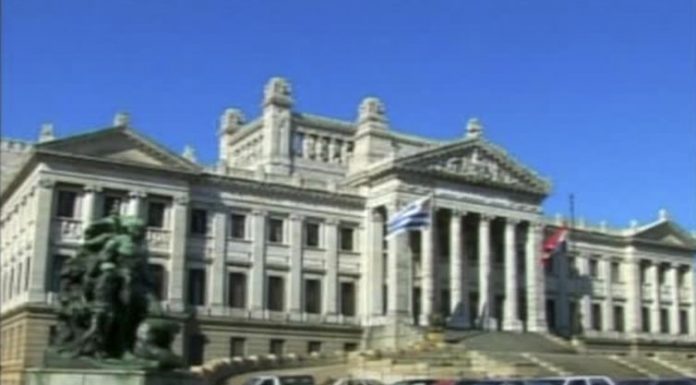 Oposição do Uruguai obtém vitória nas primárias presidenciais