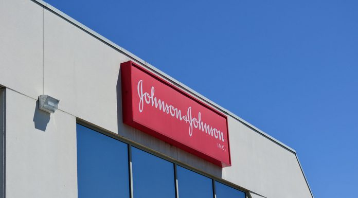 Johnson & Johnson é condenada a pagar multa de US$ 572 milhões