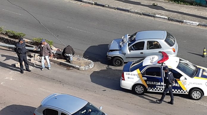 MOTORISTA DERRUBA POSTE EM JANDIRA