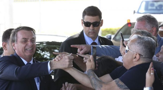 Bolsonaro lamenta derrubada de veto a pena mais dura para fake news