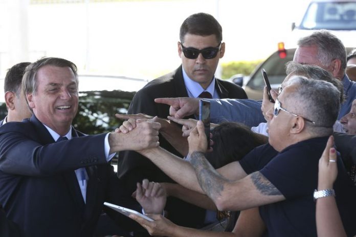 Bolsonaro lamenta derrubada de veto a pena mais dura para fake news