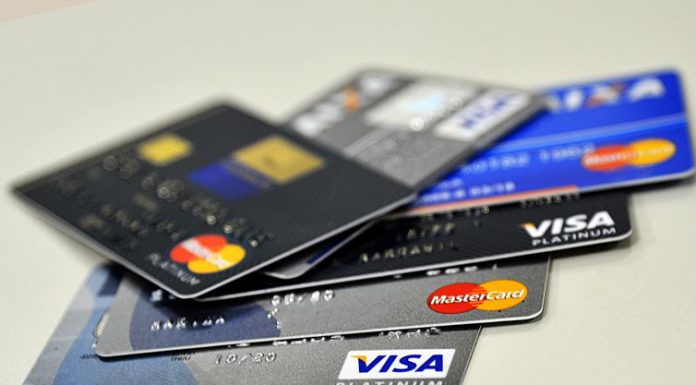 Compras com cartões crescem 18% no primeiro semestre