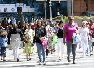Estimativa da população do Brasil passa de 210 milhões, diz IBGE