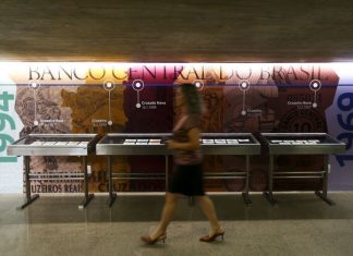 Exposição celebra os 25 anos do Real