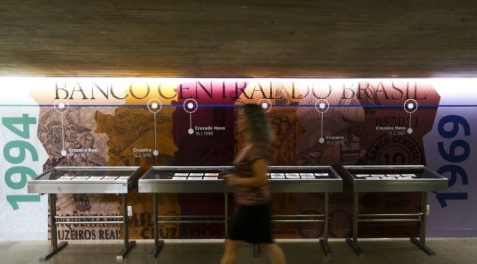 Exposição celebra os 25 anos do Real