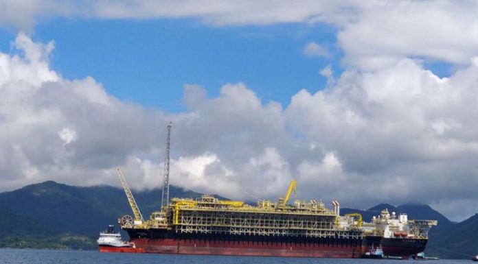 Petrobras investe R$ 400 milhões em pesquisas no litoral brasileiro