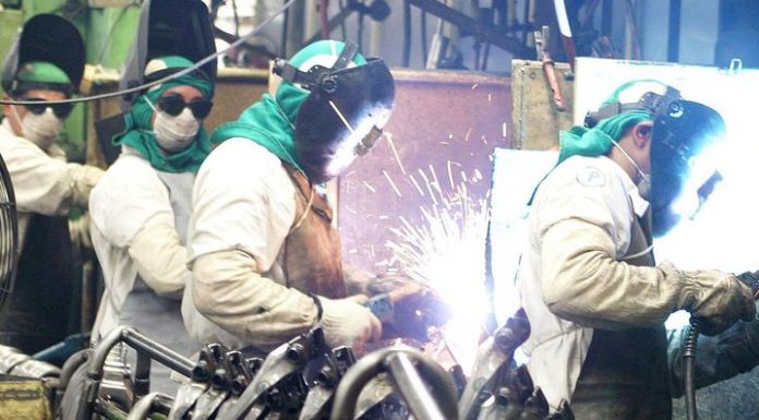 Produção da indústria sobe 9,6 pontos, acima da média histórica