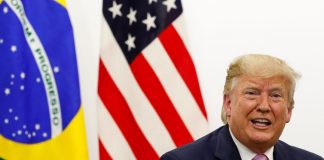 Trump diz que China desloca tropas para fronteira com Hong Kong