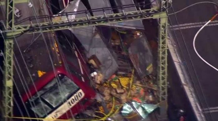 Colisão de trem de passageiros em caminhão deixa um morto no Japão