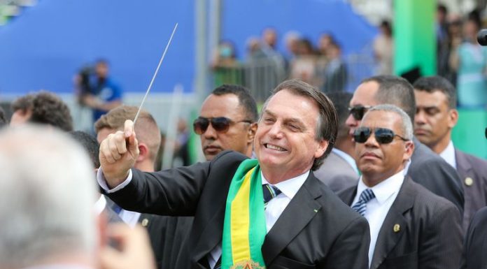 Esplanada recebe cerca de 30 mil pessoas no desfile de 7 de setembro
