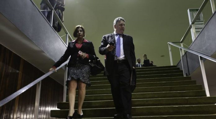 MP prende Garotinho e Rosinha, ex-governadores do Rio