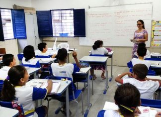 Participação de pais na vida escolar melhora desempenho dos filhos