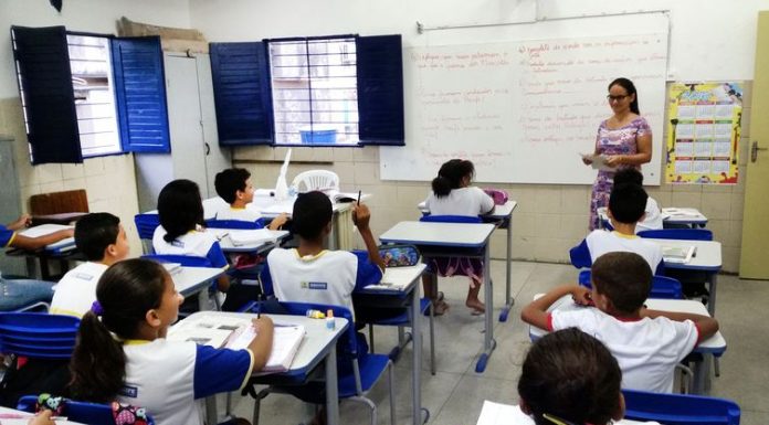Participação de pais na vida escolar melhora desempenho dos filhos