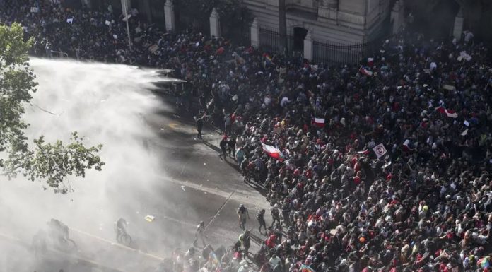 Relatório registra mais de 20 mortos e 9 mil pessoas presas no Chile