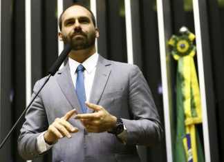 Eduardo Bolsonaro se desculpa por declaração sobre AI-5