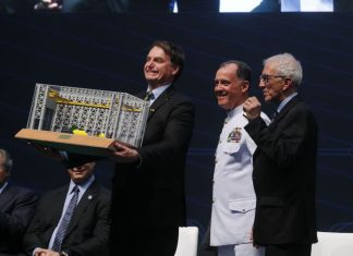 Em apresentação de novo submarino, Bolsonaro discursa sobre soberania