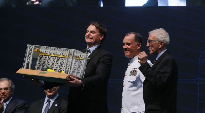 Em apresentação de novo submarino, Bolsonaro discursa sobre soberania