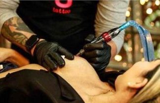 Projeto oferece tatuagem de aréola em mulheres que tiraram a mama