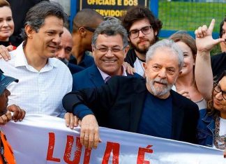 Lula deixa a prisão, após decisão do STF