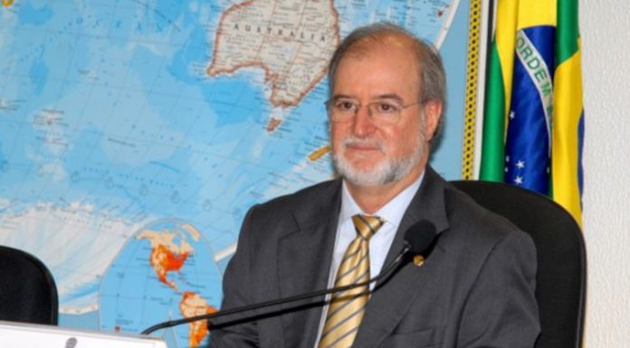 Após decisão do STF, Justiça manda soltar ex-governador de Minas