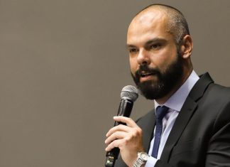 Bruno Covas deixa hospital após 23 dias internado