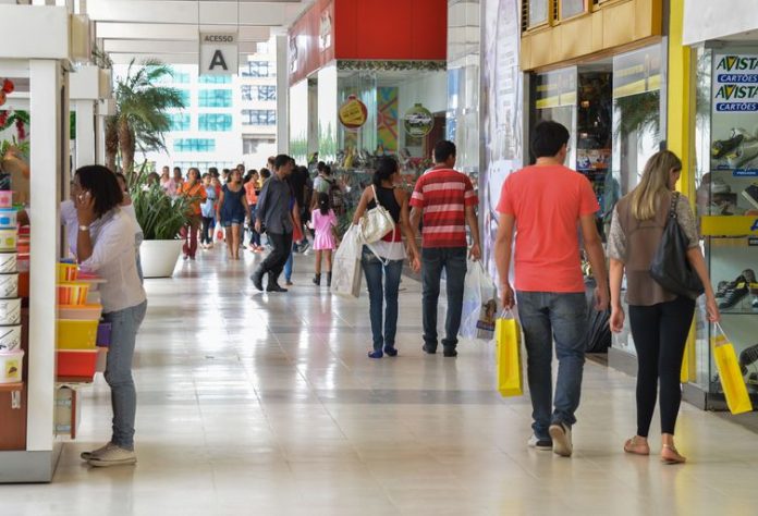 Comércio e serviços geram 28 mil vagas em setembro em São Paulo