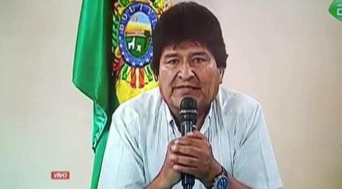 Em meio a protestos, Evo Morales renuncia à presidência da Bolívia