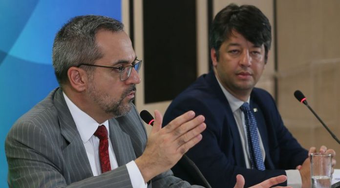Novo exame para médico formado no exterior terá provas no computador