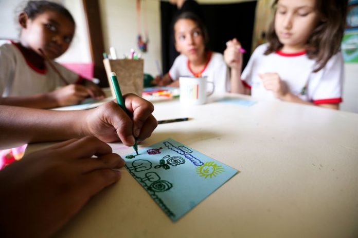 PF faz operação contra fraude na compra de merenda escolar em SP