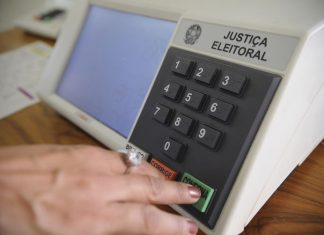 Testes em urnas eletrônicas encontram falhas mínimas, diz TSE