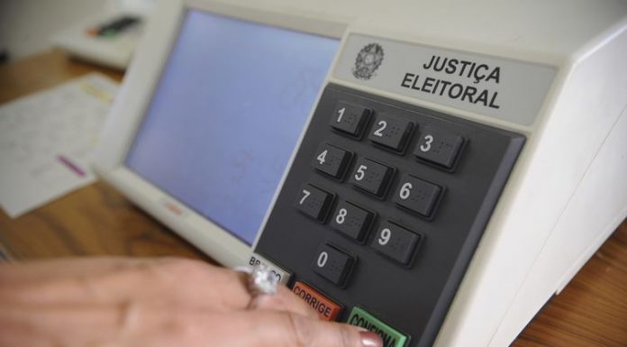 Testes em urnas eletrônicas encontram falhas mínimas, diz TSE