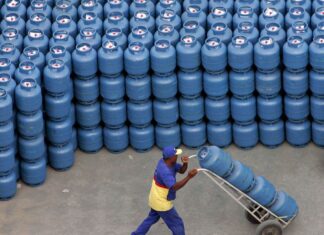 Petrobras reduz preço do gás de cozinha em 9,7% para distribuidoras