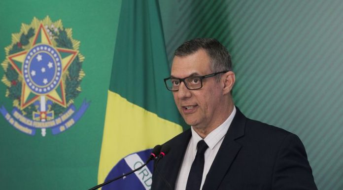 Bolsonaro cancela ida ao Fórum Econômico Mundial, na Suíça