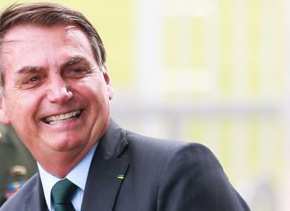 Bolsonaro sanciona lei que institui carteira nacional do autista