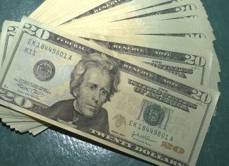 Dólar e petróleo caem após discurso de Trump