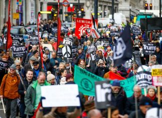 Irã: autoridades usam balas reais contra manifestantes