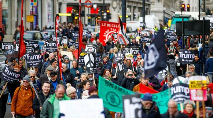 Irã: autoridades usam balas reais contra manifestantes