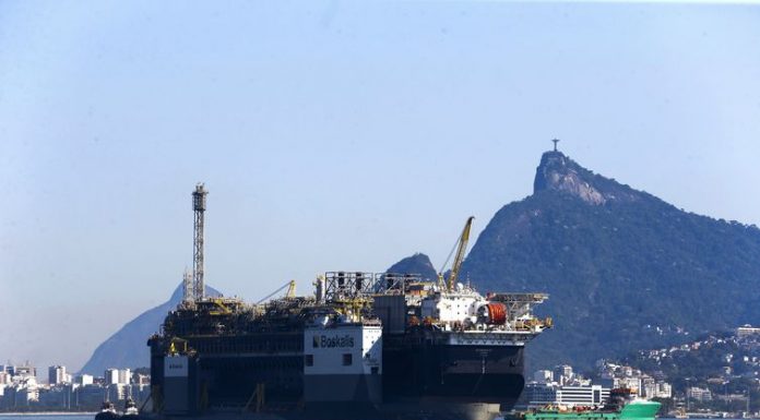 Produção de petróleo bate recorde e ultrapassa 1 bilhão de barris