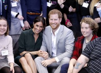 Rainha Elizabeth II convoca reunião para discutir decisão de duques