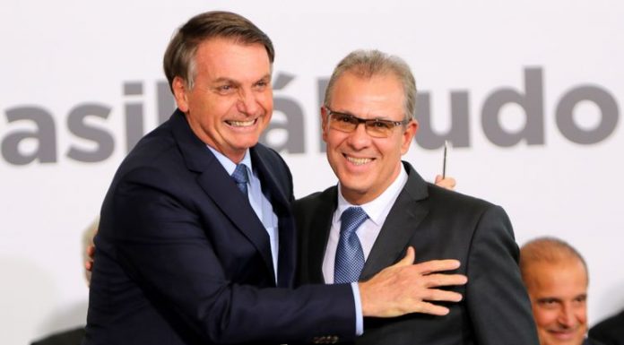 Bolsonaro anuncia PL que regulamenta exploração de terras indígenas