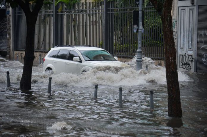 Chuvas deixam o Rio de Janeiro em estágio de atenção