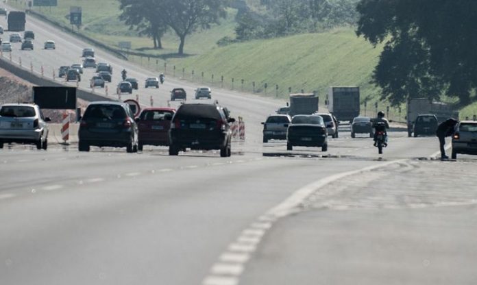 Rodovias paulistas apresentam tráfego intenso nesta quarta-feira