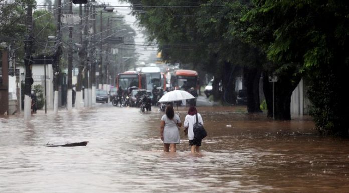 São Paulo registra 62 pontos de alagamentos; chuva causa transtornos