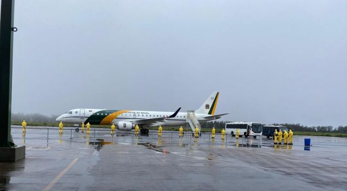 Testes em brasileiros trazidos da China dão negativos para coronavírus